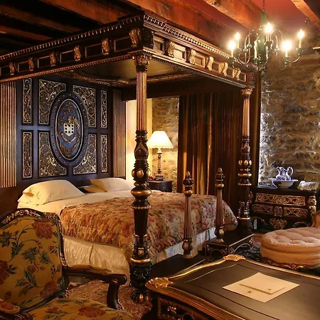 Hotel Pierre Du Calvet-3